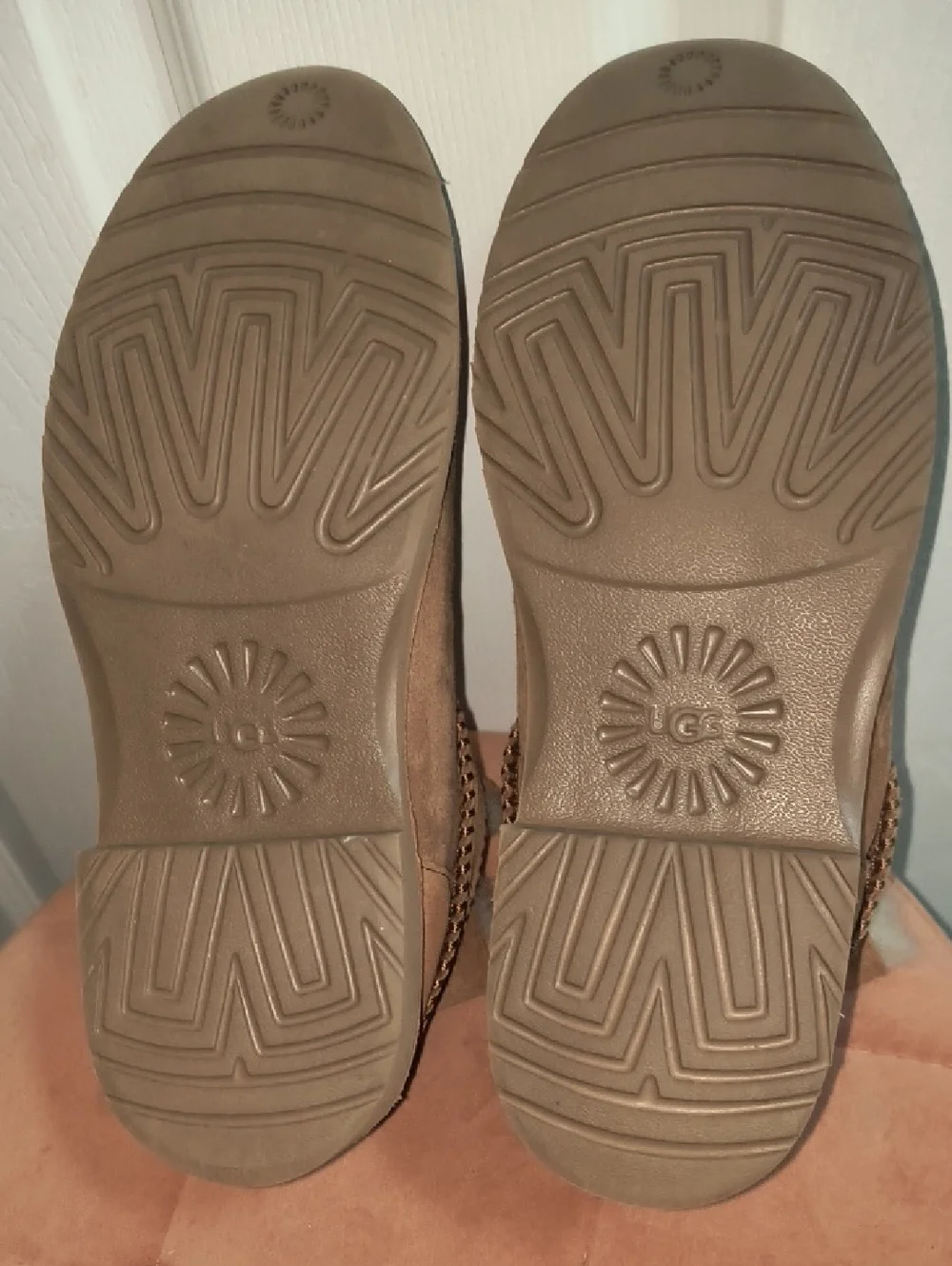 UGG Mckay Suede Ankle Boots Size 8 - Picture 9 of 9
